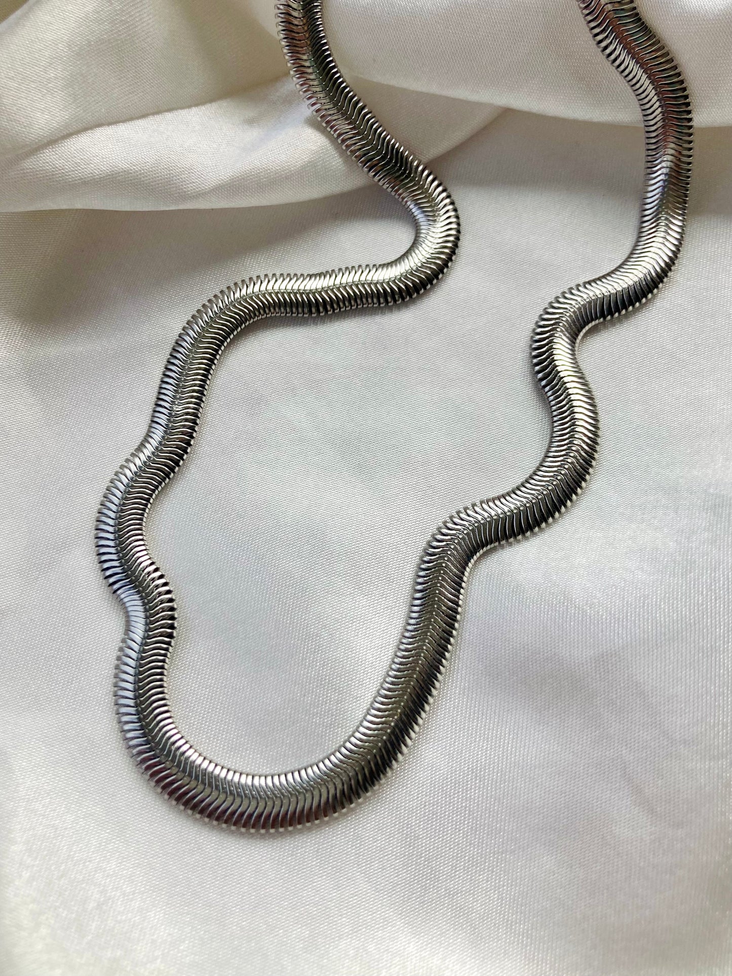 Collar snake plateado acero