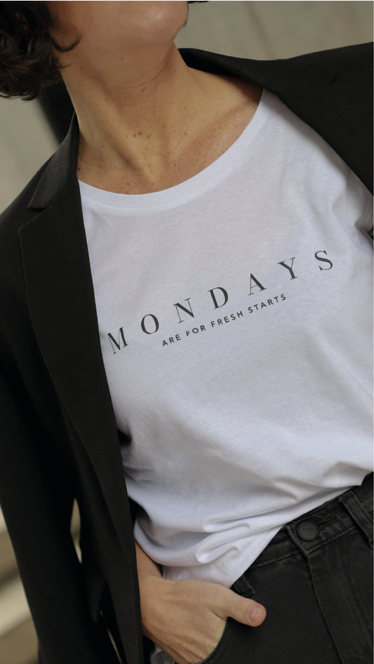 Polera "Mondays" Blanca Modelo Mia