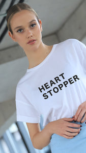 Polera "Heart Stopper" Blanca Modelo Boyfriend