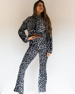 Cargar imagen en el visor de la galería, PANTALON ANASTASIA PRINT GRIS
